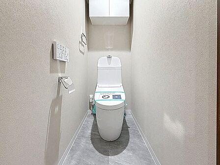 「トイレ」水周りはシンプルに清潔感のあるホワイトで統一しました。