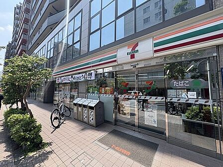 69mセブンイレブン荒川5丁目店 70m