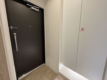 「玄関」家の中でお客様を迎える最初の場所である玄関。豊富な玄関収納で、常に綺麗に保つことが出来ます。