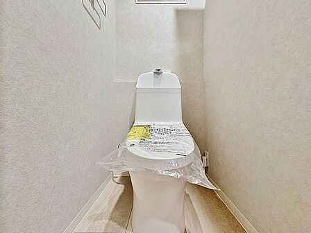 「リフォーム済・トイレ」トイレ関係の設備も一新されています。もちろん温水洗浄機能付き便座です。