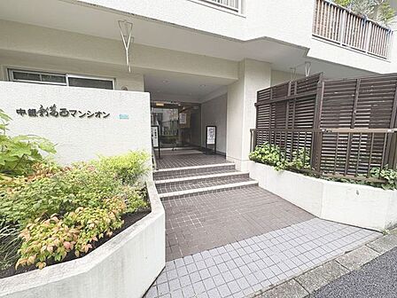 「エントランス入口」気品を感じることのできるエントランス部分。