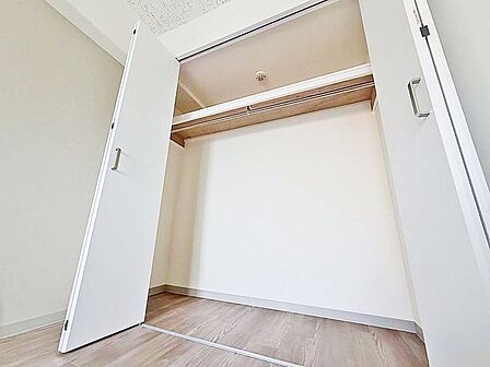「収納」全ての居室にクローゼットを完備しております。