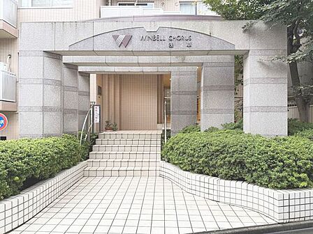 「エントランス」マンションのエントランスなど共有部分は、清掃が行き届いており、キレイな状態です。管理体制がしっかりしているからこそ。