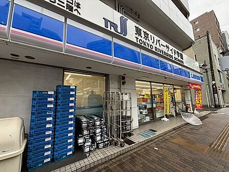 徒歩4分。ローソン浅草七丁目店 300m
