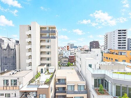 「眺望」穏やかな街並みを一望しながら、爽やかな風と柔らかく降り注ぐ陽光を感じて頂けます。