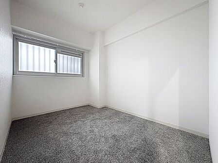 「家具も自由に」家具の配置のし易い室内です。趣味の部屋としても充分な広さを確保しております。