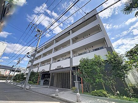 「サンパレス田端壱番館」2026年9月リフォーム済みできれいな室内で新生活スタート。季節感を演出する多彩な樹木と豊かな彩りが重なり、心地よい場所となることでしょう。