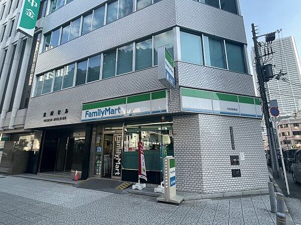画像24:【コンビニエンスストア】ファミリーマート　本町駅西店まで110ｍ