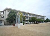 曽根小学校(140m)
