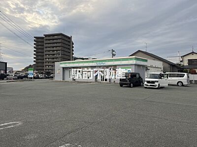 周辺：ファミリーマート荒尾西原町店 