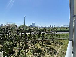 多摩川を見渡せる眺望。