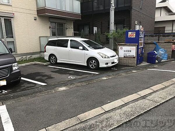 画像16:駐車場