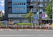 いなげや 新宿小滝橋店（208m）