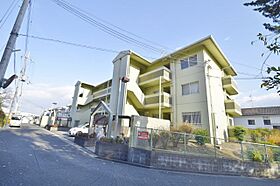 コンフォート津々山  ｜ 大阪府富田林市津々山台5丁目（賃貸マンション3LDK・1階・57.37㎡） その1