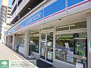 ローソン多摩一ノ宮店 徒歩3分。コンビニ 220m