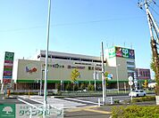トイザらス多摩店・サンドラック 徒歩11分。ショッピングセンター 810m