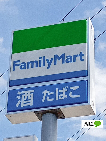 画像24:コンビニ「ファミリーマート和歌山インター西店まで526m」