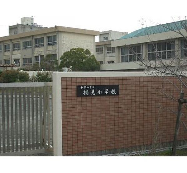 画像10:小学校「和歌山市立楠見西小学校まで955m」