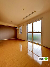 グランシャリオ加納 105 1階1LDKのリビング/ダイニング