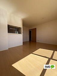 フローラル・アイII 102 1階2LDKのリビング/ダイニング