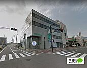 銀行「きのくに信用金庫和歌山支店まで454m」