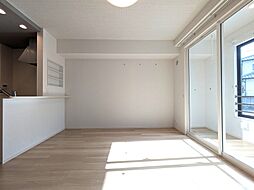 アルストロメリア 102 号室 1階ワンルームのリビング/ダイニング