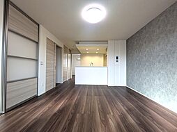 アヴェンセ　Ｂ棟 201 号室 2階2LDKのリビング/ダイニング