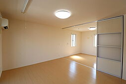 バニュルスV 102 1階2LDKの室内