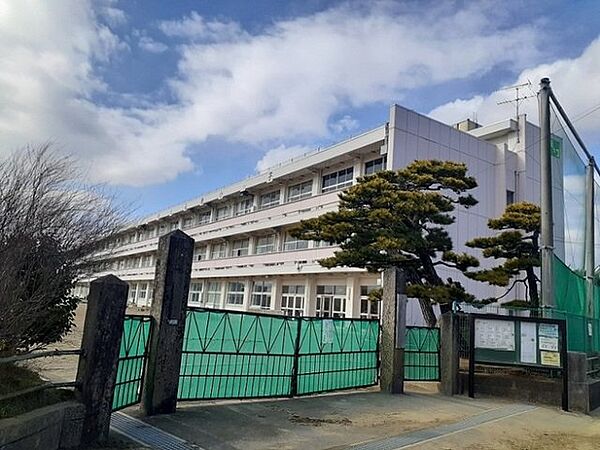 画像20:石巻市立渡波小学校まで1100m
