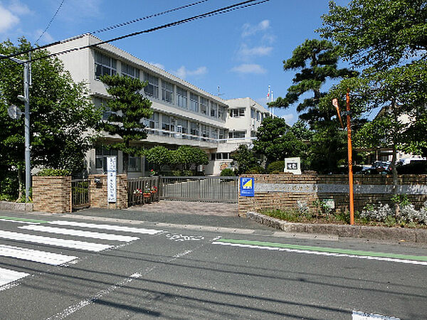 画像18:浜松市立蜆塚中学校（102m）