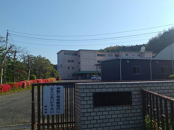 画像16:掛川市立城東中学校（1560m）