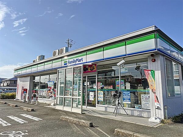 画像16:ファミリーマート 袋井愛野駅北店（823m）