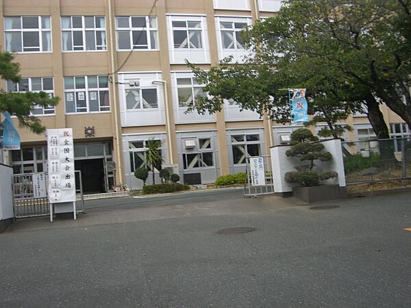 画像18:浜松市立高台中学校（881m）