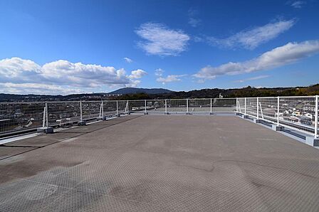 ルーフバルコニー127.8m2