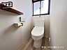 トイレ：手洗い付きの2階トイレ。朝の混雑時には2階のトイレがあると便利ですね☆