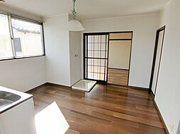 グラティアーK 2階2DKのリビング/ダイニング