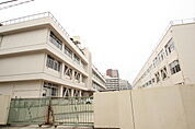 中学校「広島市立幟町中学校まで1580ｍ」