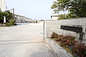 小学校「広島市立鈴が峰小学校まで886ｍ」