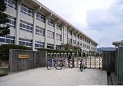 小学校「東広島市立川上小学校まで495ｍ」