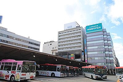 外観：駅直結のマンションです。1階にはコンビニもありとても便利です。