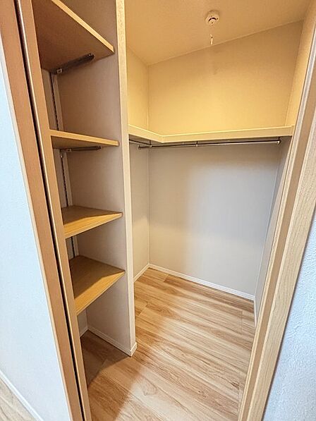 ファミリークローゼットは浴室と近く、家事動線◎です。