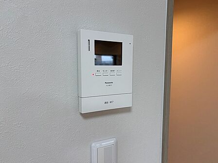 テレビモニターフォンつきで、来訪者を確認でき安心♪
