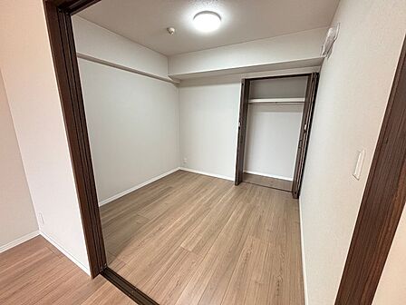洋室4.5帖、リビングとつなげて開放的に使えます。