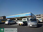 ローソン 徒歩8分。コンビニ 640m
