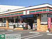 セブンイレブン 徒歩9分。コンビニ 690m
