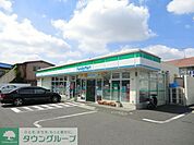 ファミリーマート 徒歩13分。コンビニ 1030m