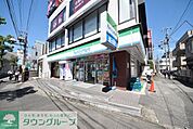 ファミリーマート草加駅東口店 徒歩7分。 540m
