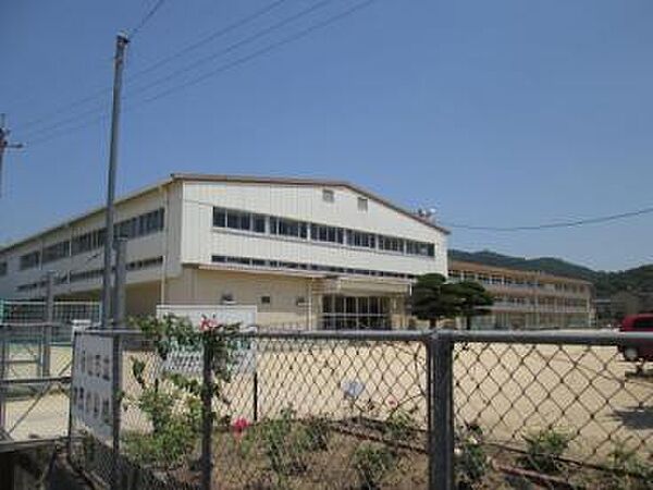 画像20:【小学校】福山市立加茂小学校まで310ｍ