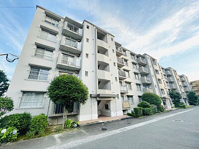 外観：5階建ての2階部分！南向きで日当たりの良い中古マンションです！