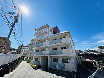 外観：専有面積84ｍ2超の4LDKマンション！好立地で素敵な外観です♪